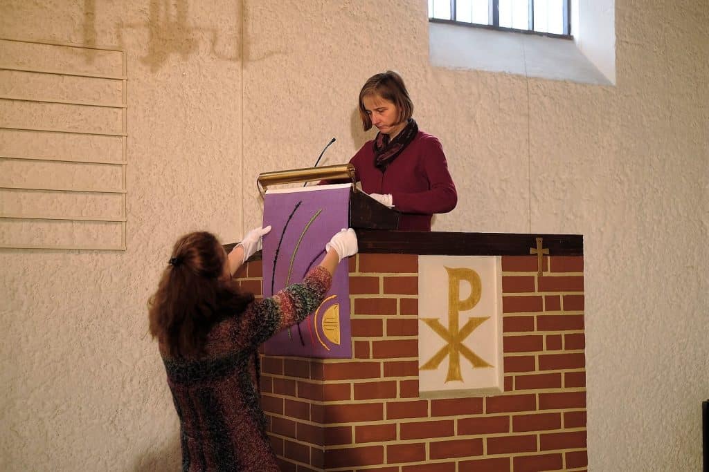 Neue Stoffe für die Wichern-Kirche