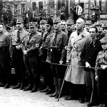 Aufmarsch der norddeutschen SA 1931 auf dem Schlossplatz in Braunschweig: . Die Braunschweiger NS-Größen (v.l. Klagges, Rust, Zörner) mit u.a. Goebbels (ganz rechts). Foto: Arbeitskreis Andere Geschichte