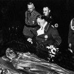 Kerrl, Klagges, Göring, Alpers, Loeper am Grabmal Heinrichs des Löwen im Dom. Foto: Arbeitskreis Andere Geschichte