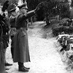 Gauleiter Lauterbacher auf dem Friedhof in Riddagshausen, um den Toten des Luftangriffs vom 27. September 1943 zu gedenken. Foto: Arbeitskreis Andere Geschichte