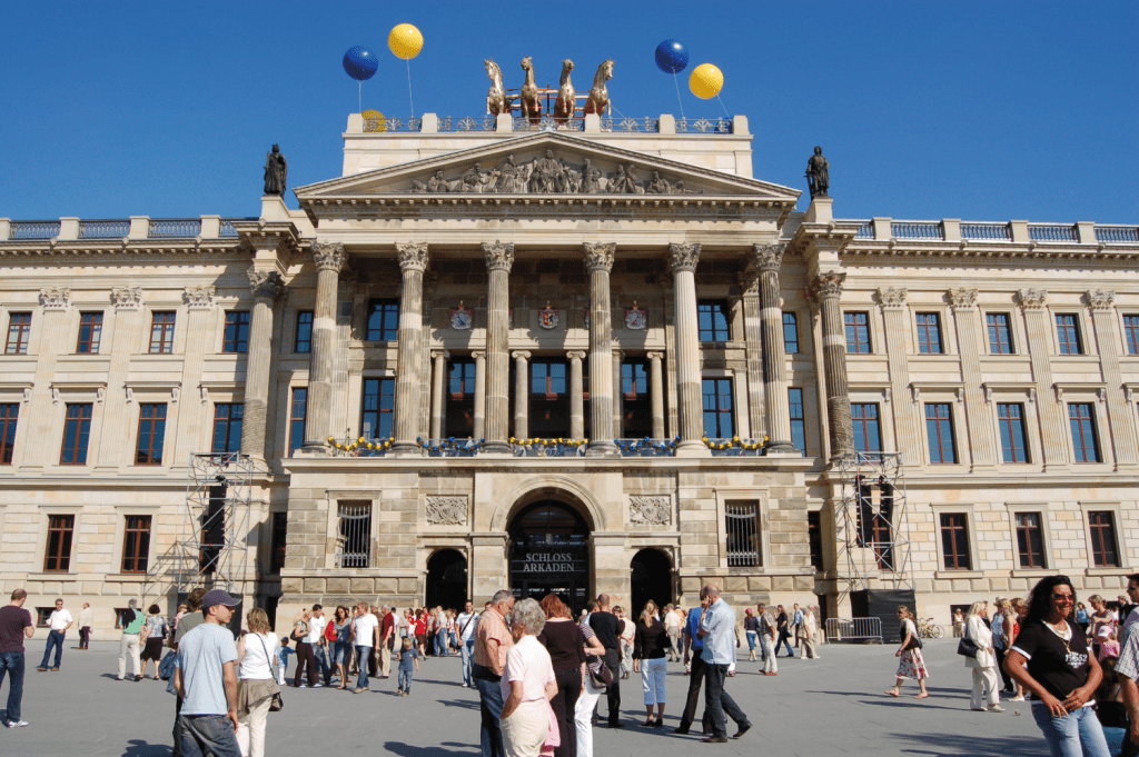 Neues Standard­werk über das Residenz­schloss