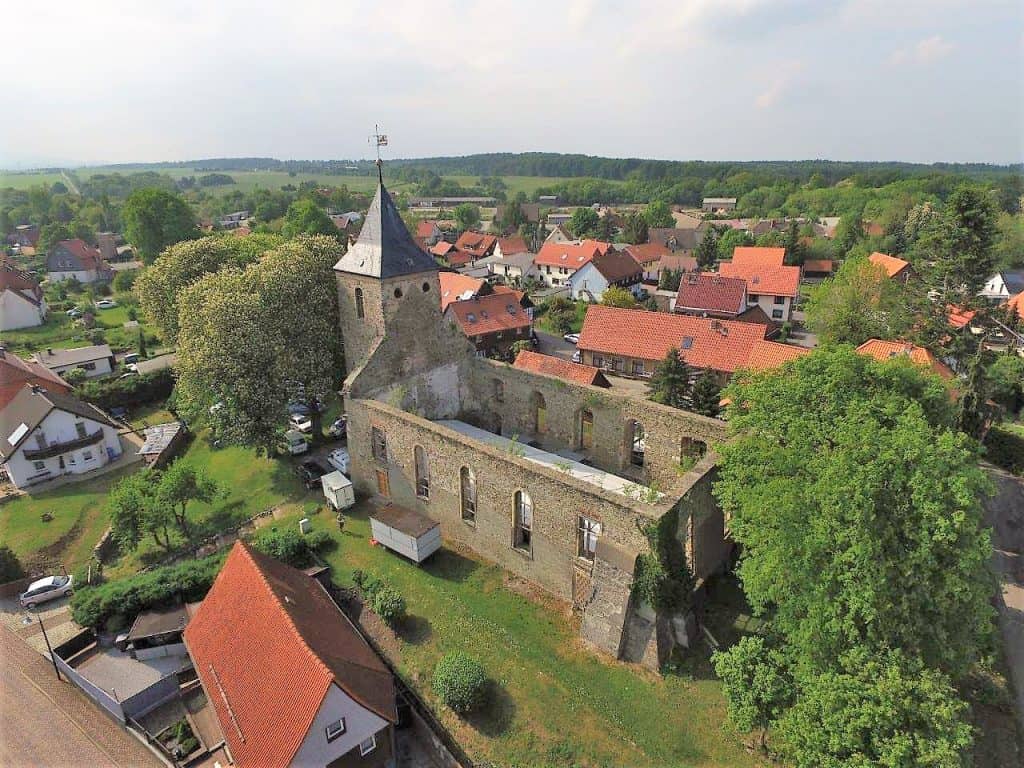 Die Kirche im Dorf