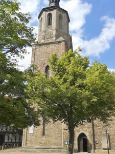 Imposanter Mittelpunkt des Magniviertels: die Kirche St. Magni. Foto: Archiov Ostwald