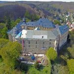 Die Sanierung des Dachs von Schloss Blankenburg aus der Vogelperspektive. Foto: Verein Rettung Schloss Blankenburg e.V.