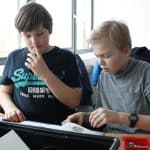 Die Kinder arbeiten konzentriert. Foto: Der Löwe