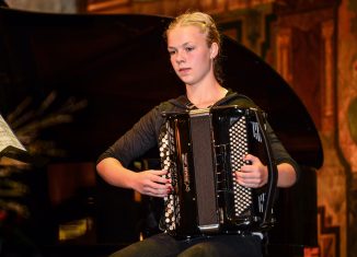 Stipendiatin Eva Debbeler beim Preisträgerkonzert 2014 in der Goslarer Kaiserpfalz. Foto: Andreas-Greiner-Napp