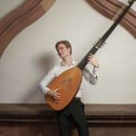 Der Schwede John Martling bestreitet das Eröffnungskonzert mit der Theorbe. Foto: Festival