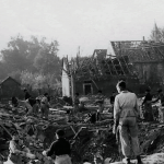 Hitlerjungen beim Trümmeraufräumen auf dem Grundstück Klostergang 62 in Riddagshausen. Foto: Archiv Reinhard Wetterau/Screenshot Katalog