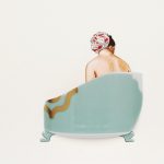 Aus diesem Bruchstück hat die Künstlerin eine Badewanne gestaltet. Foto: Museum Schloss Fürstenberg