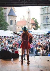 Auf der Hauptbühne auf dem Platz der Deutschen Einheit findet am Sonntag das Finale mit dem Preisträgerkonzert statt. Foto: Buskers