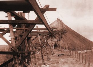 Schauplatz des zweiten Picknick-Konzerts ist der Seilbahnberg in Lengede (Aufnahme 1926, mit dem nach einem Unwetter umgestürzten Seilbahngerüst). Foto: Archiv Lengede