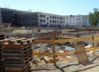 Baustelle Quartier St. Leonhard mit Internationaler Kita und Internat (im Hintergrund). Foto: der Löwe