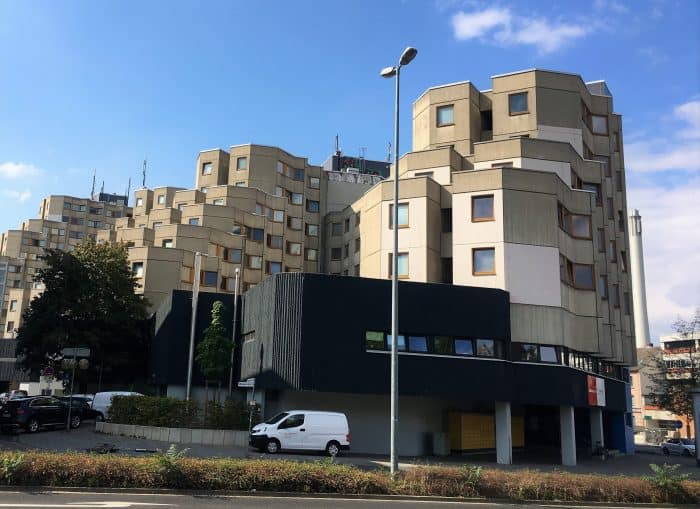 Das Studentenwohnheim am Rebenring, vom Volksmund „Affenfelsen“ genannt. Foto: Der Löwe