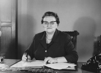 Martha Fuchs in ihrem Amtszimmer. Foto: Stadtarchiv