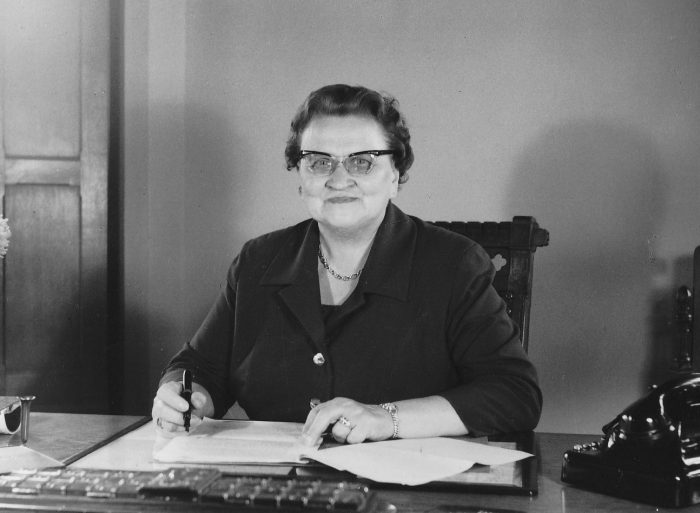 Martha Fuchs in ihrem Amtszimmer. Foto: Stadtarchiv