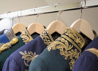 Die im Braunschweigischen Landesmuseum gelagerten zivilen Uniformen zivilen wurden nach Schimmelbefall aufgearbeitet. Foto: BLSM / Ilona Döring