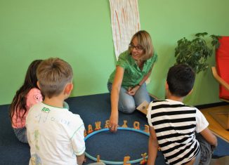 Lerntherapeutin Katja Overbeck fördert Kinder mit Lese- und Rechtschreibschwächen. Foto: ZiL