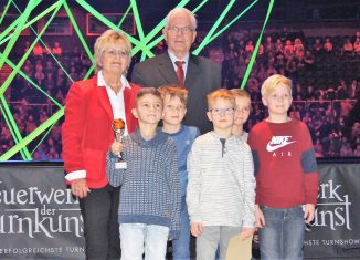 Bürgermeisterin Annegret Ihbe und Gerhard Glogowski, Vorstandsvorsitzender der Braunschweigischen Stiftung, ehrten die Sieger. Foto: Die Braunschweigische Stiftung/Tabea Schulz