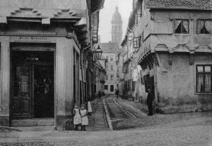 Blick von der Wilhelmstraße durch die Bockstwete zur Wendenstraße. Fotografie 1892 von J. Schombardt. Foto: Stadtarchiv Braunschweig