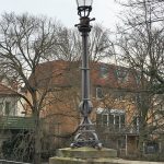 Noch erhalten sind die Leuchten an den vier Ecken der Ferdinandbrücke. Foto: Der Löwe