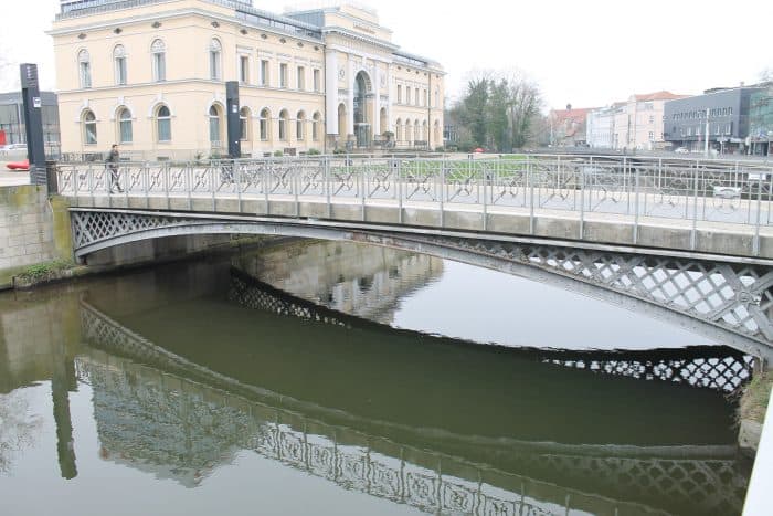 Die östliche Bahnhofsbrücke. Foto: Der Löwe