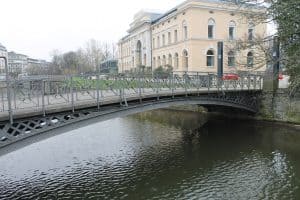 Die westliche Bahnhofsbrücke. Foto der Löwe