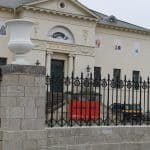Die Villa mit dem restaurierten Zaun. Foto: Der Löwe