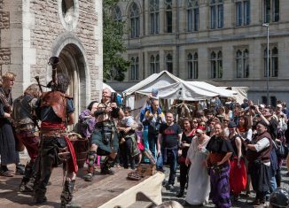 Die Band „Fabula“ bringt Besucherinnen und Besucher am Pfingstwochenende zum Tanzen. Foto: Braunschweig Stadtmarketing GmbH/Frank Sperling