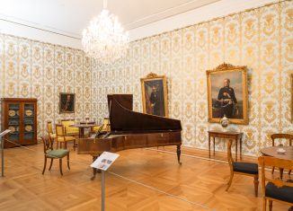 Das Spiel- und Musikzimmer im Schlossmuseum Braunschweig mit dem Hammerflügel, einer Leihgabe des Städtischen Museums Braunschweig, Foto: Schlossmuseumn/ Marek Kruszewski