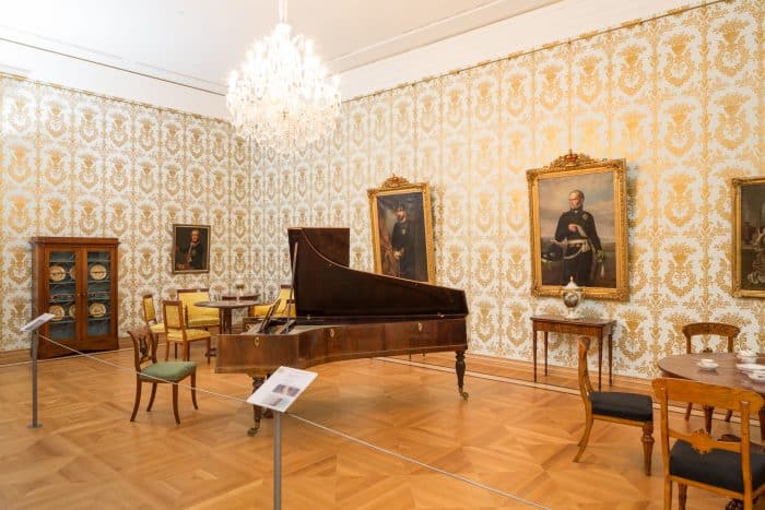 Das Spiel- und Musikzimmer im Schlossmuseum Braunschweig mit dem Hammerflügel, einer Leihgabe des Städtischen Museums Braunschweig, Foto: Schlossmuseumn/ Marek Kruszewski