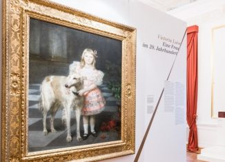 Das Gemälde von Victoria Luise mit Hund ersteigerte die Richard Borek Stiftung während der Welfen-Auktion 2005. Hier als Exponat der Ausstellung „Victoria Luise – ein Leben, zwei Welten“. Foto: Schlossmuseum