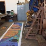 Adi Holzer mit dem Entwurf in der Gaswerkstatt. Foto: Kirchengemeinde Schapen