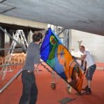 Jedes einzelne Fenster hat ein Gewicht von 90 Kilogramm. Foto: Kirchengemeinde Schapen