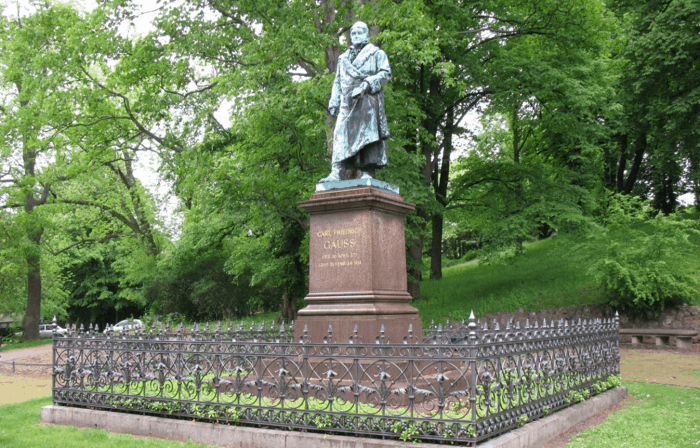 Das Gauß-Denkmal am Fuße des Gaußbergs. Archiv: IBR