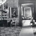 Ein solcher Sessel, wie auf dem Titelbild dieses Artikels zu sehen, ist auch auf dem historischen Foto vom Kleinen Audienzzimmers zu sehen. Foto Stadtarchiv H XVI A II 3b