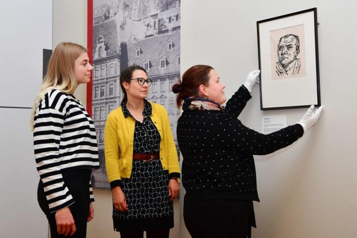 Letzte Arbeiten an der Ausstellung im Schlossmuseum. Foto: Andreas Greiner-Napp