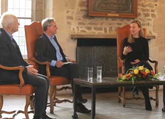 Das Podium in der Dornse: Franz Koessler, Frank Überall und Stefanie Panzenböck. Foto: Ralph-Herbert Meyer