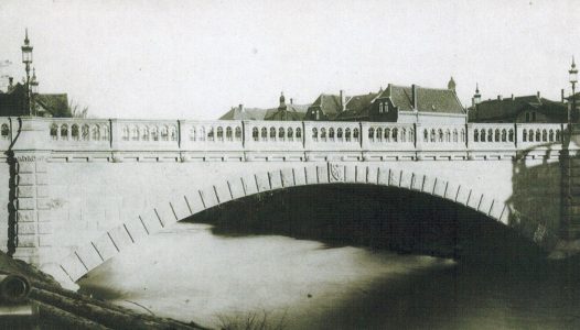 Über den Wandpfeilern waren ursprünglich gusseiserne Laternen aufgestellt. Das Steingeländer musste der Modernisierung 1956 weichen. Foto: Stadt Braunschweig