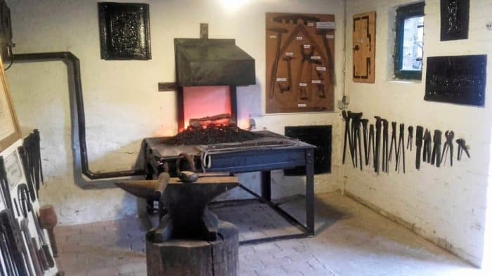 Eine alte Schmiede hat im Heimathaus Alte Mühle Schladen einen Platz gefunden. Foto: Privat