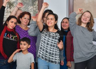 Mit Spaß bei der Sache: die „Märchenfrauen“ beim Verein frauenBUNT. Foto: Andreas Greiner-Napp/SBK