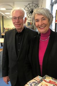 Die Lesewoche wird veranstaltet vom Freundeskreis der Stadtbücherei. Gabriele Drewes engagiert sich als Vorsitzende, Manfred Wuttke kümmert sich um die Finanzen. Foto: Maria Osburg