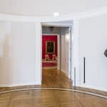 Die Büsten der Brüder Herzog Karl II. (re., unrühmlich aus Braunschweig vertrieben) und Herzog Wilhelm (li., Schlosserbauer) flankieren den Durchgang zum Thronsaal. Foto: Schlossmuseum / M. Küstner