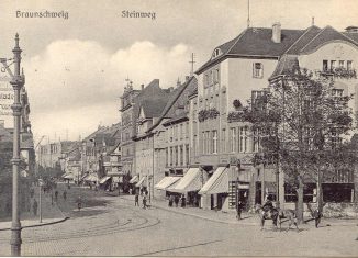 Steinweg um 1900, rechts Café Lück. Repro: IBR