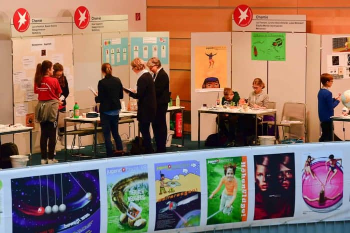 Rundgang bei „Jugend forscht“ Blick in die Wettbewerbsfläche in der Braunschweigischen Landessparkasse. Foto: Die Braunschweigische Stiftung /Andreas Greiner-Napp