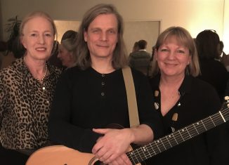 Erika Borek (links), Vorsitzende der Hospiz Stiftung für Braunschweig, mit Hospizleiterin Petra Gottsand und Musiker Markus Schulze. Foto: Hospiz Stiftung für Braunschweig