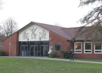 Das Schulgebäude der NO, Haupteingang. Foto: Der Löwe