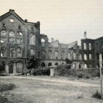 Das durch den Bombenangriff 15. Oktober 1944 zerstörte Schulgebäude. Aufnahme von 1952. Repro: Archiv Wildhage