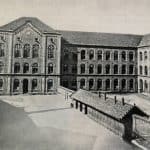 Das Schulgebäude von 1869 mit dem Herzoglichen Realgymnasium (heute NO/links) und dem MK. Die Schulhöfe waren getrennt. Die Aufnahme stammt aus dem Jahr 1926. Repro: Archiv Wildhage