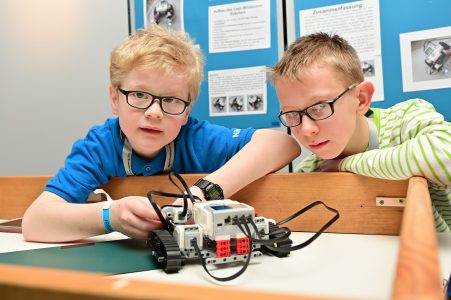 Bei „Schüler experimentieren“ forschen Kinder bis 14 Jahre. Foto: Die Braunschweigische Stiftung/Andreas Greiner-Napp