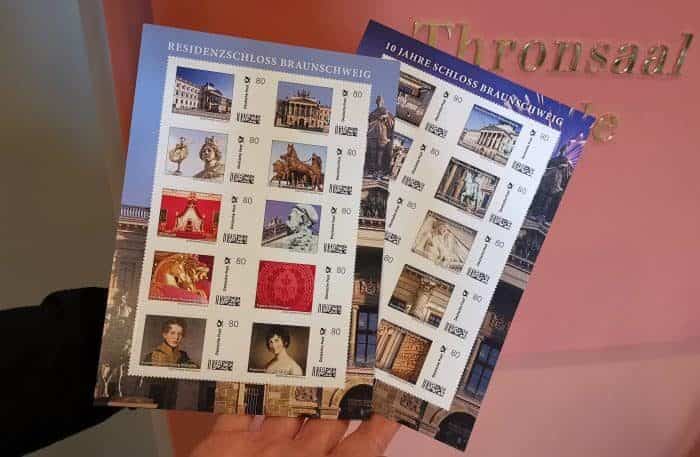 Im Schlossmuseum Braunschweig sind die Briefmarkenbögen „Residenzschloss Braunschweig“ (Erstausgabe 2015) und „10 Jahre Schloss Braunschweig“ (Erstausgabe 2017) wieder erhältlich. Foto: Schlossmuseum